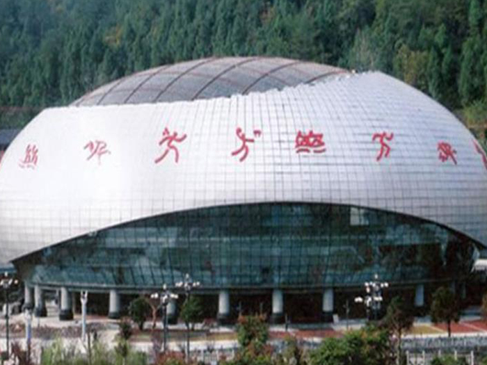 思茅体育中心球形网架加工安装